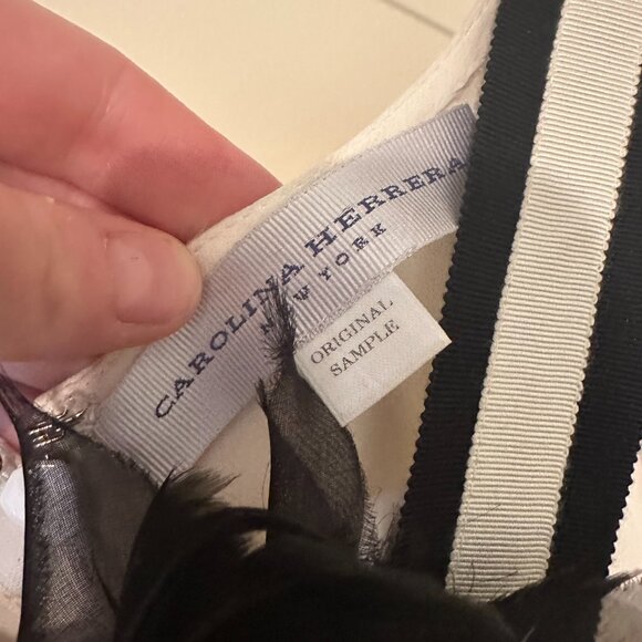 Carolina Herrera black tie evening blouse with embellishment - size 0 - Picture 4 of 4